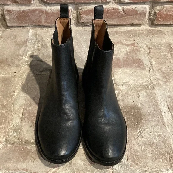 Frye leather 2025 chelsea boots